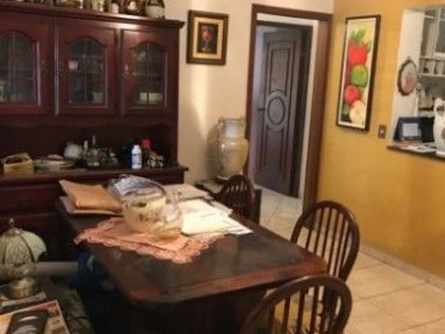 Casa com 390m² 3 quartos e 1 banheiro, à venda, no bairro Uberaba em Curitiba