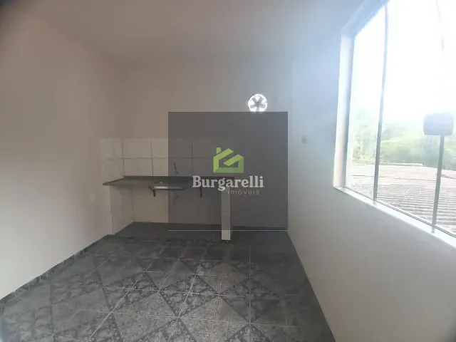 Casa 2 quartos e 2 banheiros, para alugar, no bairro São Vicente em Lavras