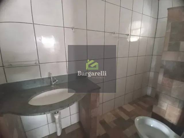 Casa 2 quartos e 2 banheiros, para alugar, no bairro São Vicente em Lavras