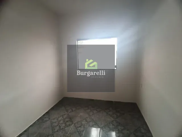 Casa 2 quartos e 2 banheiros, para alugar, no bairro São Vicente em Lavras