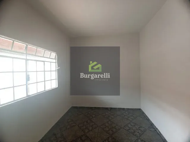 Casa 2 quartos e 2 banheiros, para alugar, no bairro São Vicente em Lavras