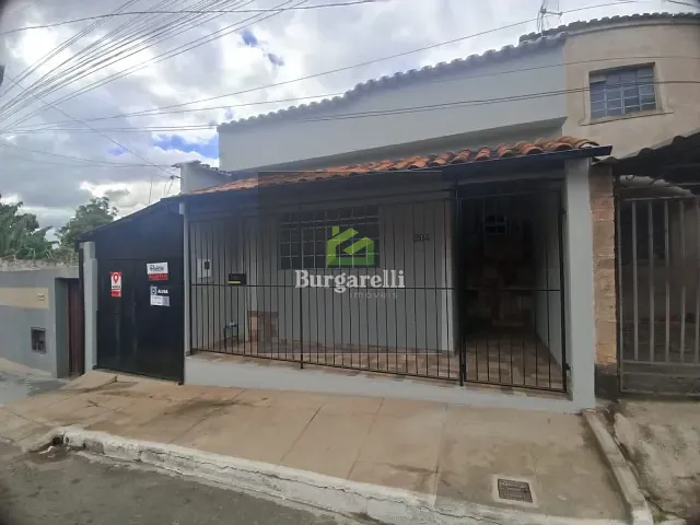 Casa 2 quartos e 2 banheiros, para alugar, no bairro São Vicente em Lavras