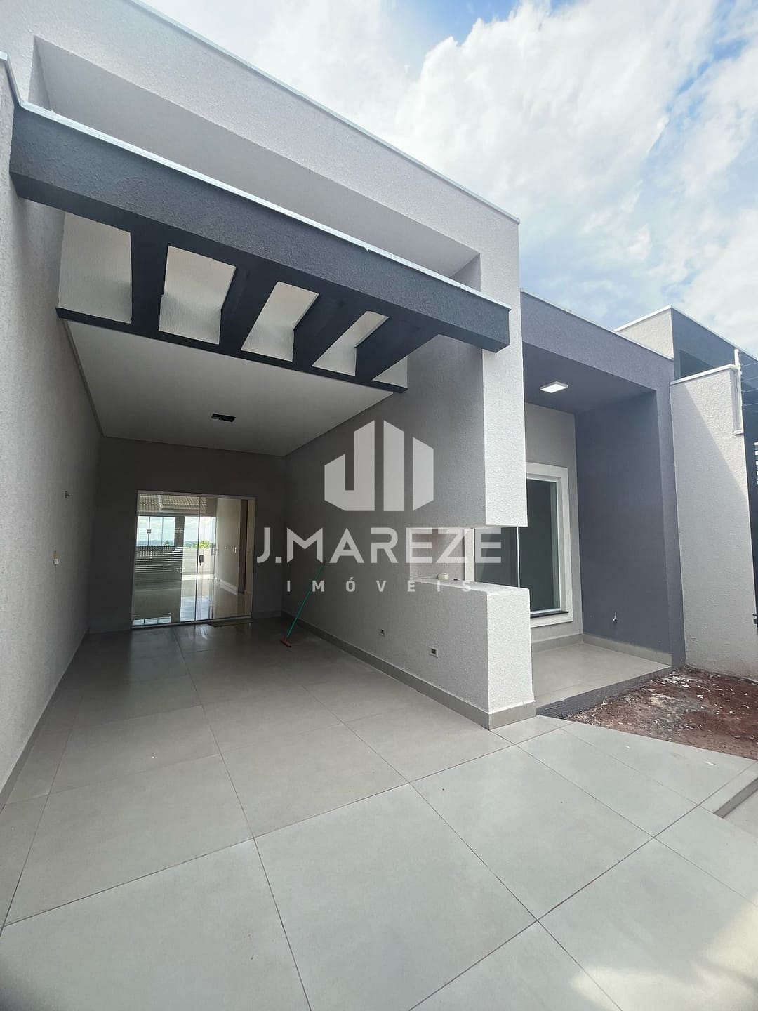 Casa à venda com 2 quartos, 68m² - Foto 1