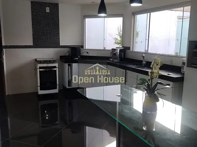 Casa 5 quartos e 2 banheiros, à venda, no bairro Jardim Amália em Volta Redonda