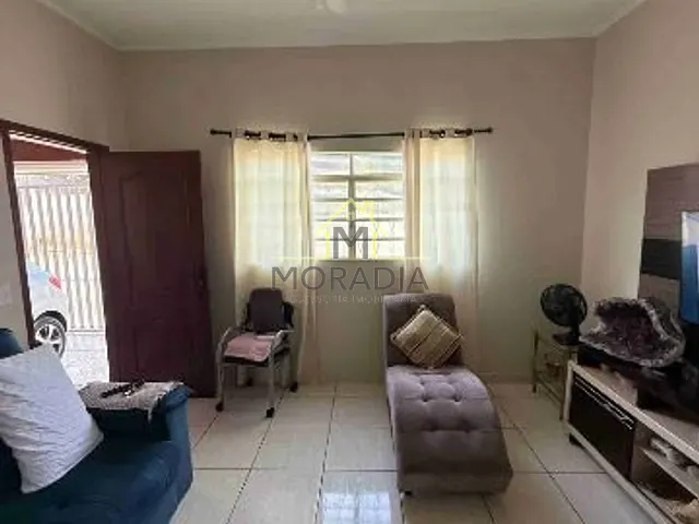 Casa com 250m² 2 quartos e 1 banheiro, à venda, no bairro Vila Toninho Zeitune em Guaxupé