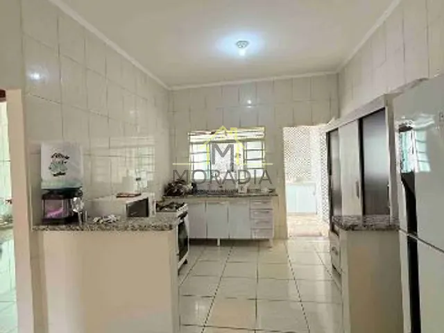 Casa com 250m² 2 quartos e 1 banheiro, à venda, no bairro Vila Toninho Zeitune em Guaxupé