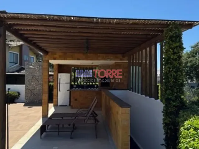 Casa 4 quartos e 6 banheiros, à venda ou para alugar, no bairro Nossa Senhora da Vitória em Ilhéus