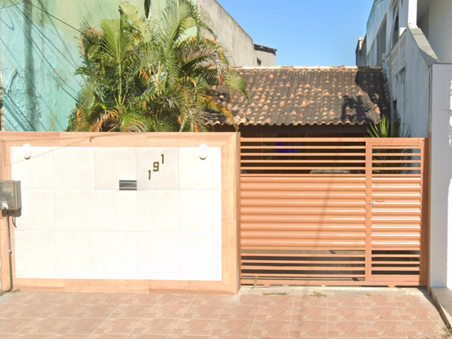 Casa 2 quartos e 2 banheiros, à venda, no bairro Parque Jóquei Club em Campos dos Goytacazes