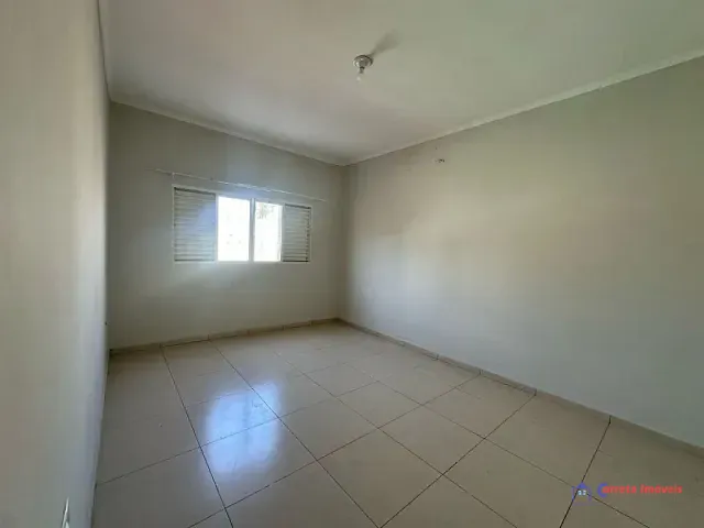 Casa com 420m² 3 quartos e 2 banheiros, à venda, no bairro Ipê em Três Lagoas