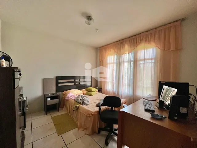 Casa com 250m² 3 quartos e 2 banheiros, à venda, no bairro Vila Oliveira em Rolândia
