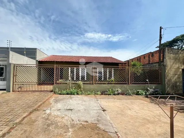 Casa com 250m² 3 quartos e 2 banheiros, à venda, no bairro Vila Oliveira em Rolândia