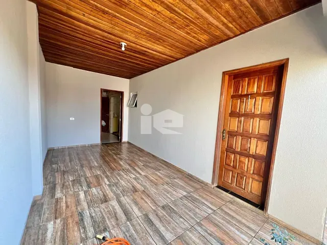 Casa com 250m² 3 quartos e 2 banheiros, à venda, no bairro Vila Oliveira em Rolândia