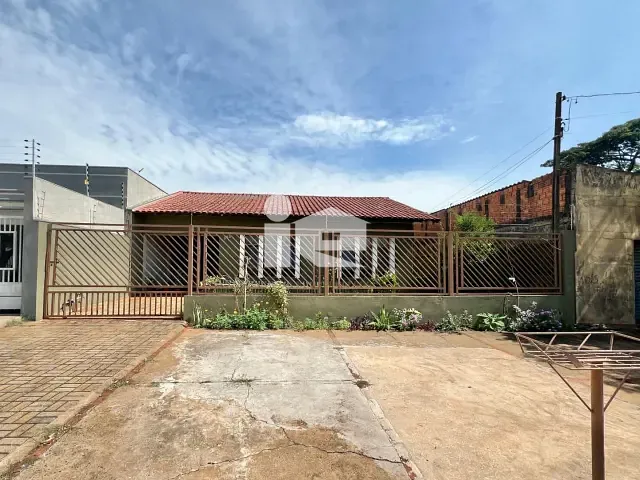 Casa com 250m² 3 quartos e 2 banheiros, à venda, no bairro Vila Oliveira em Rolândia