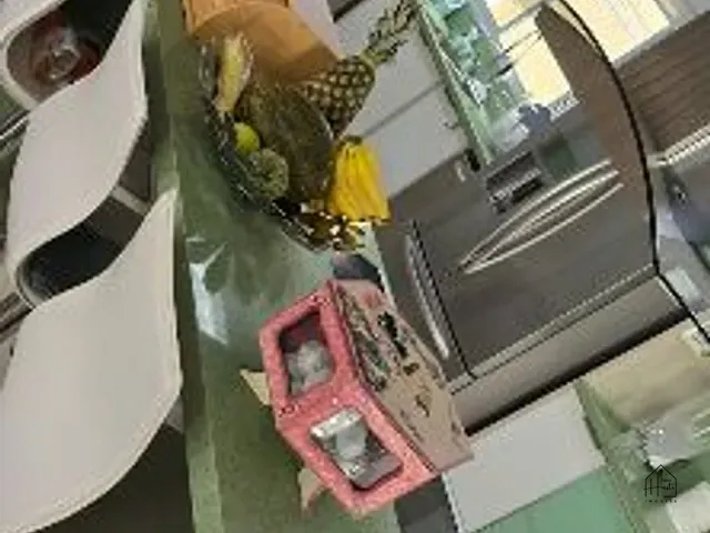 Casa com 612m² 4 quartos e 5 banheiros, à venda ou para alugar, no bairro Bosque do Vianna em Cotia
