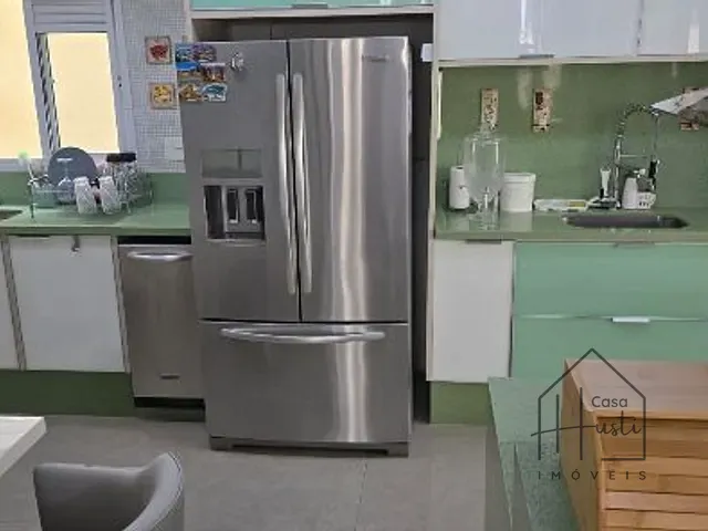 Casa com 612m² 4 quartos e 5 banheiros, à venda ou para alugar, no bairro Bosque do Vianna em Cotia