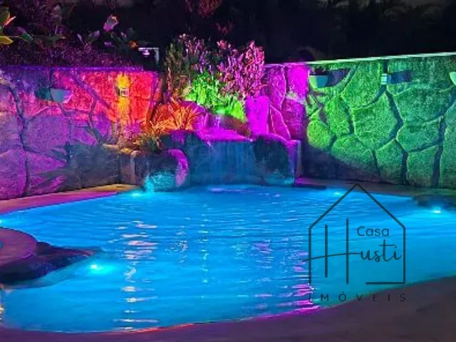 Casa com 612m² 4 quartos e 5 banheiros, à venda ou para alugar, no bairro Bosque do Vianna em Cotia