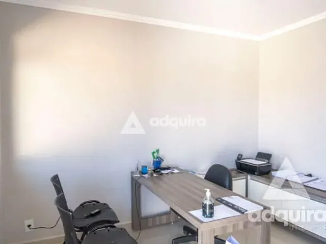 Casa com 462m² 4 quartos e 3 banheiros, à venda, no bairro Uvaranas em Ponta Grossa