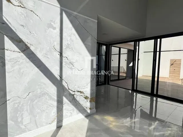 Casa com 720m² 3 quartos e 5 banheiros, à venda, no bairro Condomínio Residencial Euroville II em Bragança Paulista