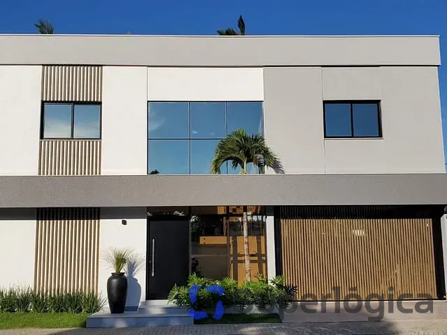 Casa com 250m² 4 quartos e 5 banheiros, à venda, no bairro Barra em Balneário Camboriú