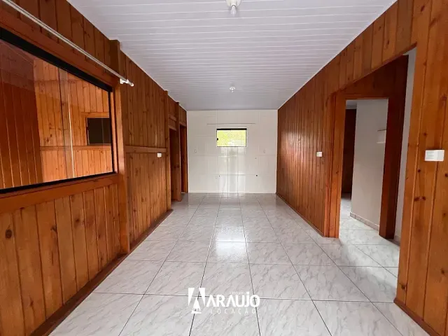 Casa com 80m² 2 quartos e 1 banheiro, para alugar, no bairro Espinheiros em Itajaí