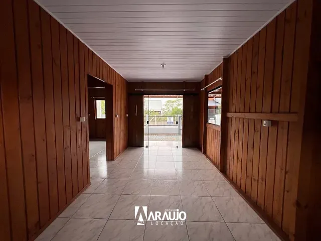 Casa com 80m² 2 quartos e 1 banheiro, para alugar, no bairro Espinheiros em Itajaí