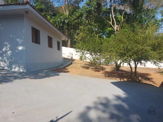 Casa 4 quartos e 2 banheiros, à venda ou para alugar, no bairro Jardim Ana Estela em Carapicuíba
