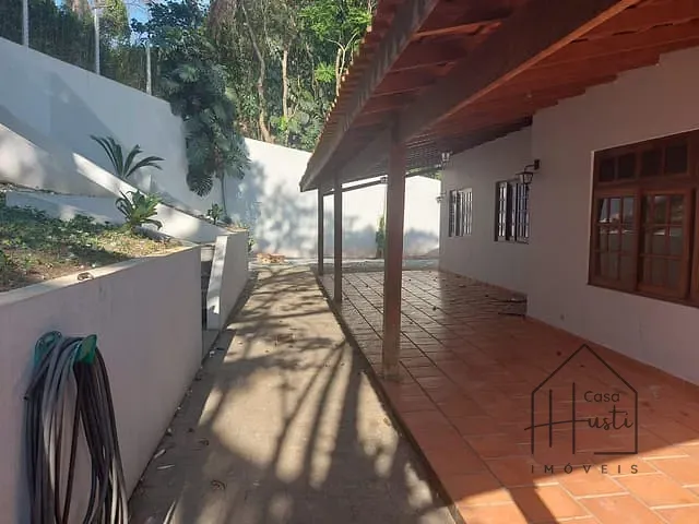 Casa 4 quartos e 2 banheiros, à venda ou para alugar, no bairro Jardim Ana Estela em Carapicuíba