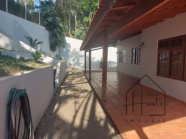 Casa 4 quartos e 2 banheiros, à venda ou para alugar, no bairro Jardim Ana Estela em Carapicuíba