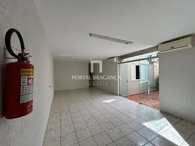 Casa com 217m², para alugar, no bairro Centro em Bragança Paulista