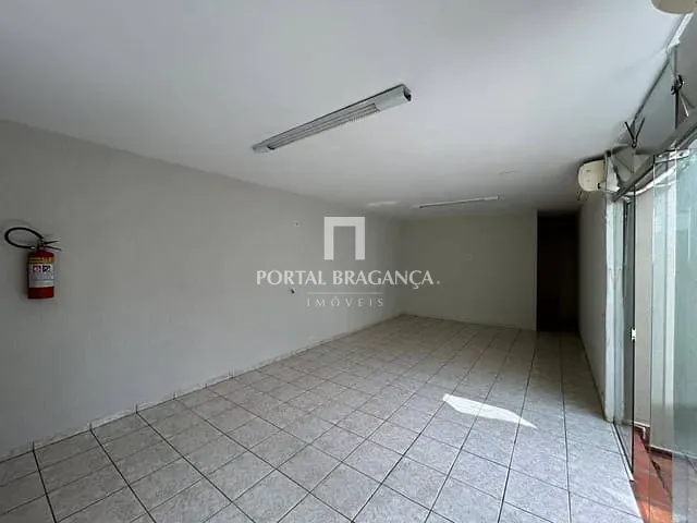Casa com 217m², para alugar, no bairro Centro em Bragança Paulista