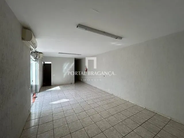 Casa com 217m², para alugar, no bairro Centro em Bragança Paulista