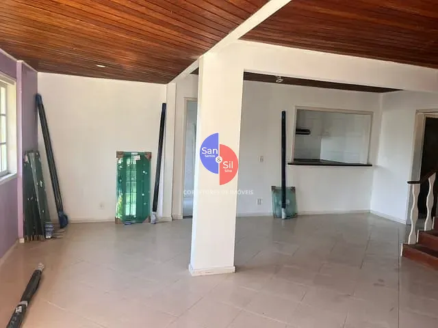 Casa com 200m² 3 quartos e 3 banheiros, à venda, no bairro Centro em Guapimirim