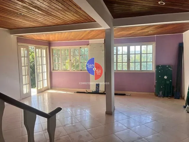 Casa com 200m² 3 quartos e 3 banheiros, à venda, no bairro Centro em Guapimirim