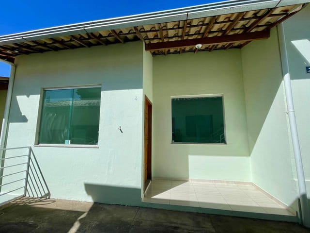 Casa 2 quartos e 1 banheiro, à venda, no bairro Frei Leopoldo em Belo Horizonte