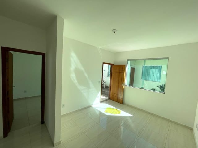 Casa 2 quartos e 1 banheiro, à venda, no bairro Frei Leopoldo em Belo Horizonte