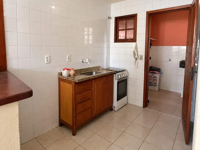 Casa 2 quartos e 2 banheiros, para alugar, no bairro Jardim Mariléa em Rio das Ostras