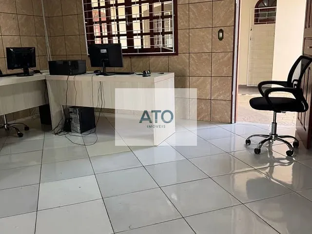 Casa com 390m² 3 quartos e 2 banheiros, à venda, no bairro Universitário em Tijucas