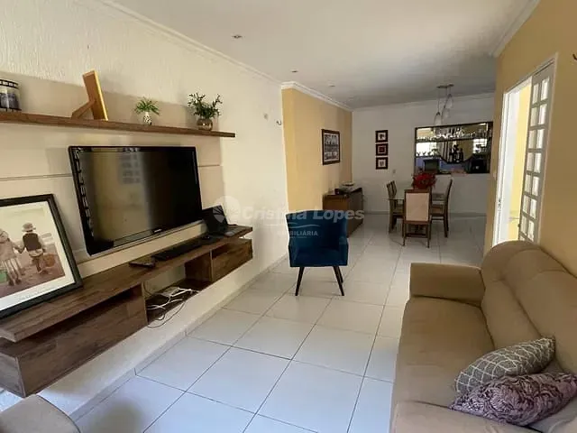 Casa com 180m² 3 quartos e 3 banheiros, à venda, no bairro Parque Piauí em Teresina