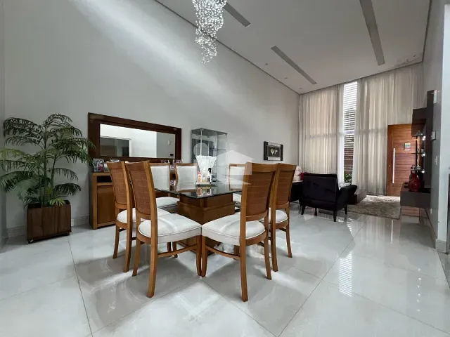 Casa com 406m² 4 quartos e 6 banheiros, à venda, no bairro Vila Neves em Rolândia