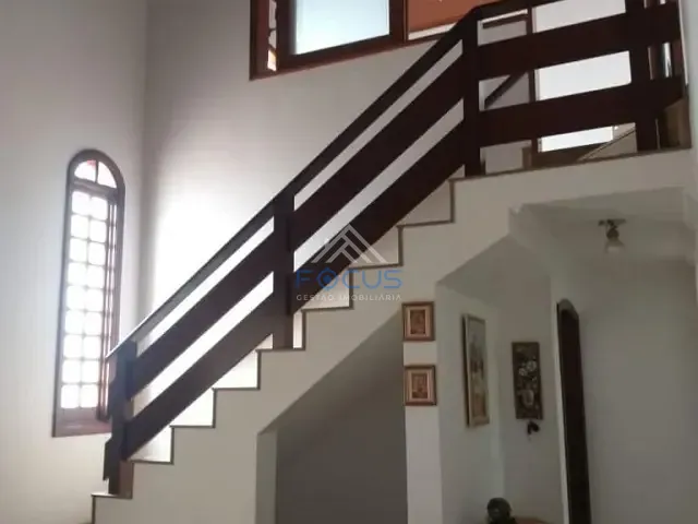 Casa com 250m² 3 quartos e 2 banheiros, à venda, no bairro Jardim Santa Júlia em Jundiaí