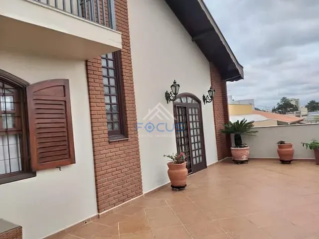 Casa com 250m² 3 quartos e 2 banheiros, à venda, no bairro Jardim Santa Júlia em Jundiaí