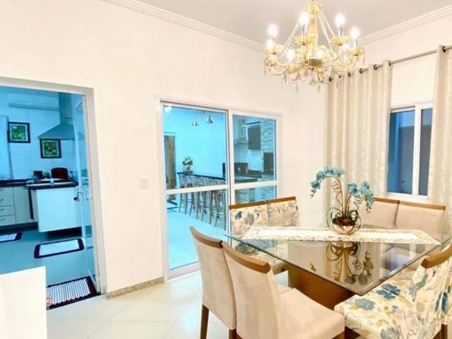 Casa com 250m² 4 quartos e 3 banheiros, à venda, no bairro Urbanova em São José dos Campos