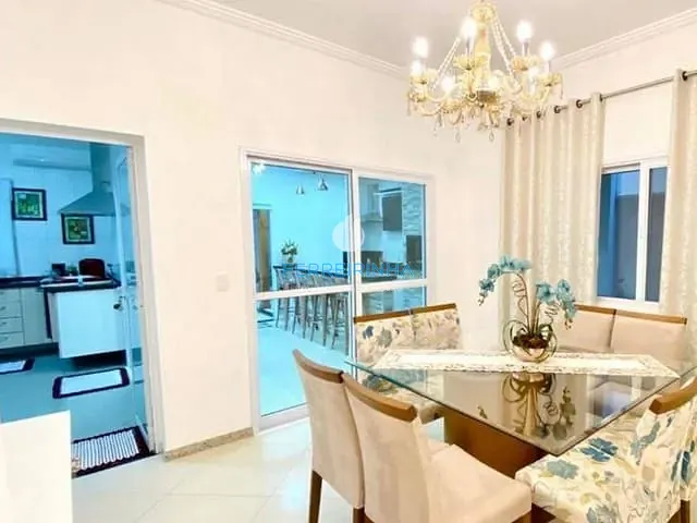 Casa com 250m² 4 quartos e 3 banheiros, à venda, no bairro Urbanova em São José dos Campos