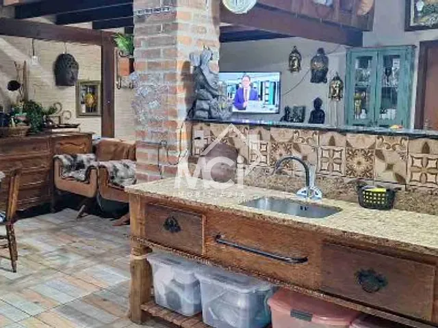 Casa com 287m² 3 quartos e 3 banheiros, à venda, no bairro Areal em Pelotas