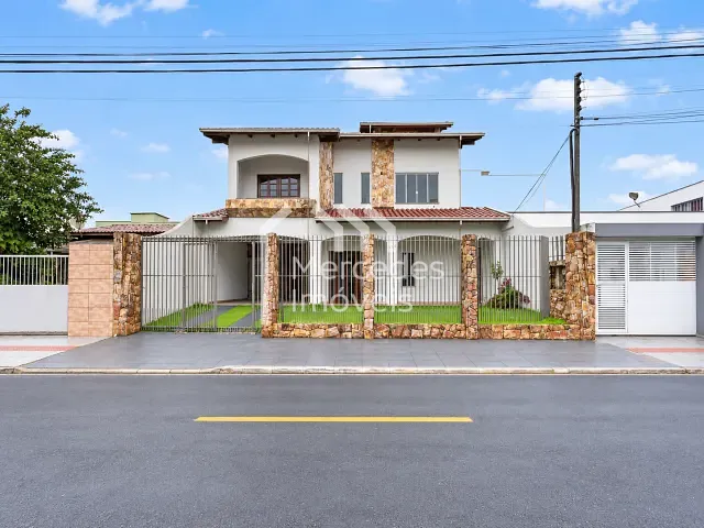 Casa 4 quartos e 3 banheiros, para alugar, no bairro São Judas em Itajaí