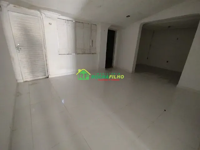 Casa com 100m² 5 quartos e 1 banheiro, para alugar, no bairro Centro em Teresina