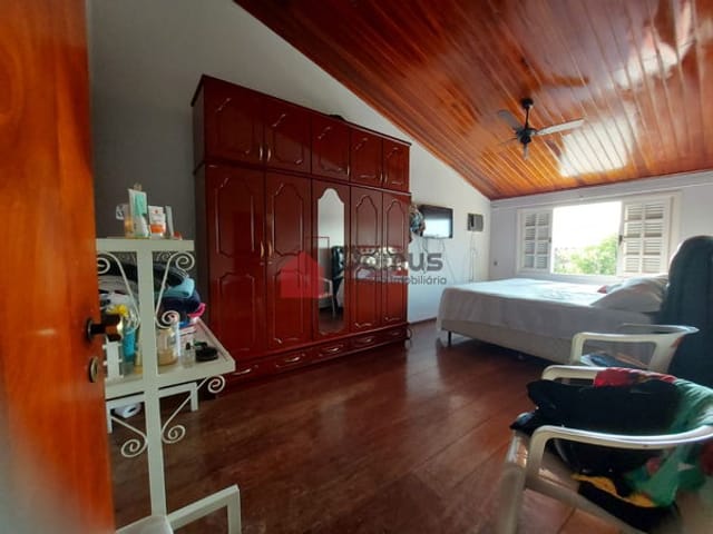 Casa com 680m², à venda, no bairro Vila Rica em Pindamonhangaba