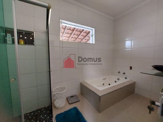 Casa com 680m², à venda, no bairro Vila Rica em Pindamonhangaba