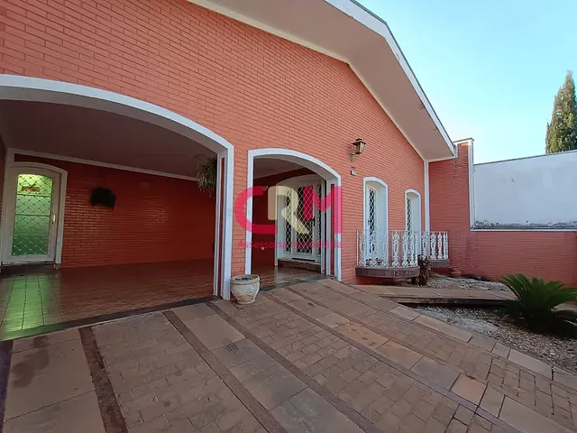 Casa com 391m² 3 quartos e 3 banheiros, à venda, no bairro Centro em Taquaritinga