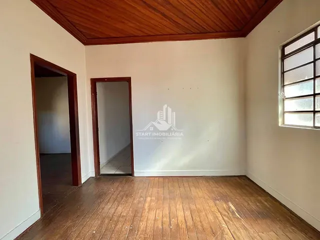 Casa 3 quartos e 1 banheiro, para alugar, no bairro Centro em Pederneiras